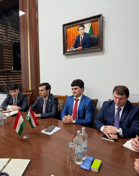 БАРГУЗОРИИ ХОНИШИ СИЁСӢ БАХШИДА БА РӮЗИ ИСТИҚЛОЛИЯТИ ДАВЛАТӢ.