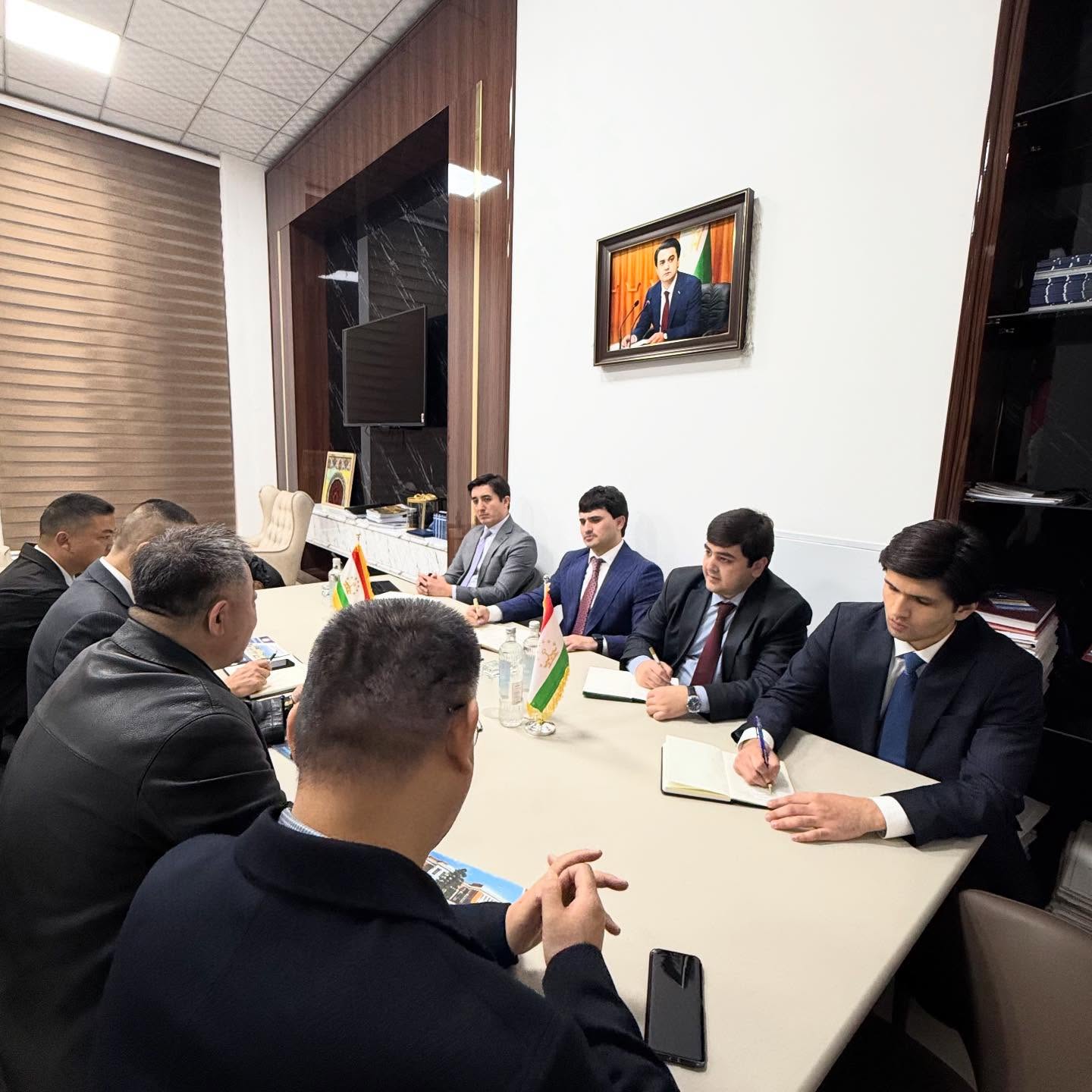 БАРГУЗОРИИ ВОХӮРӢ БО САРМОЯГУЗОРОН АЗ ҶУМҲУРИИ МАРДУМИИ ЧИН 