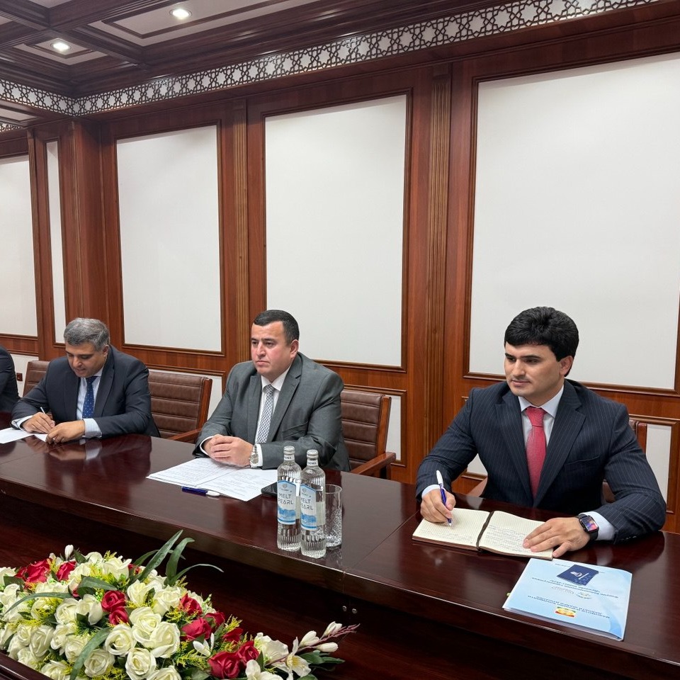 ВОХӮРИИ МУОВИНИ РАИСИ ШАҲРИ ДУШАНБЕ БО ҲАЙАТИ АМОРОТИ МУТТАҲИДАИ АРАБ